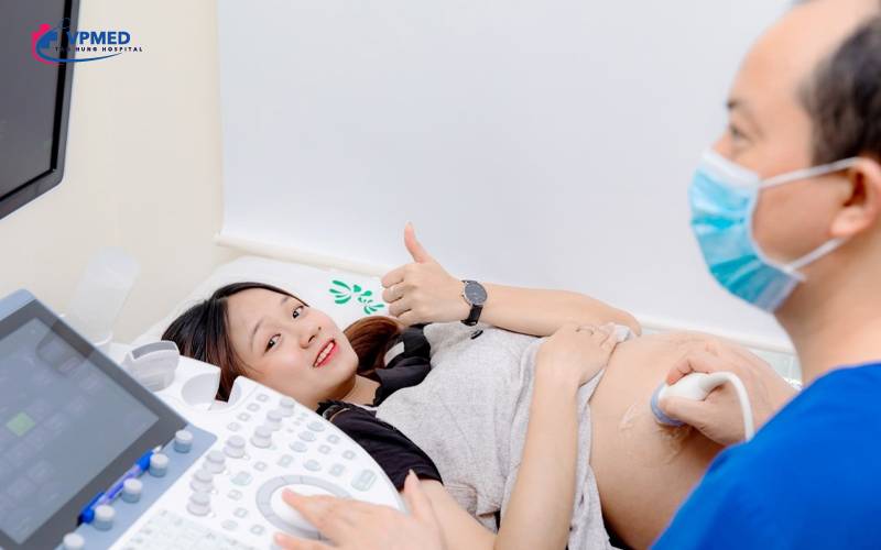 Vì sao cần chú trọng chăm sóc mẹ sau sinh?